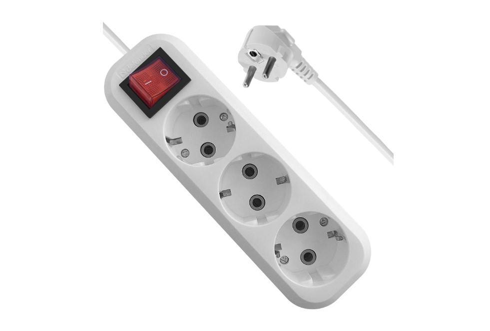 Удлинитель Defender L330 99356, 3 розетки Schuko, 16 А, 1.5 м, с заземлением